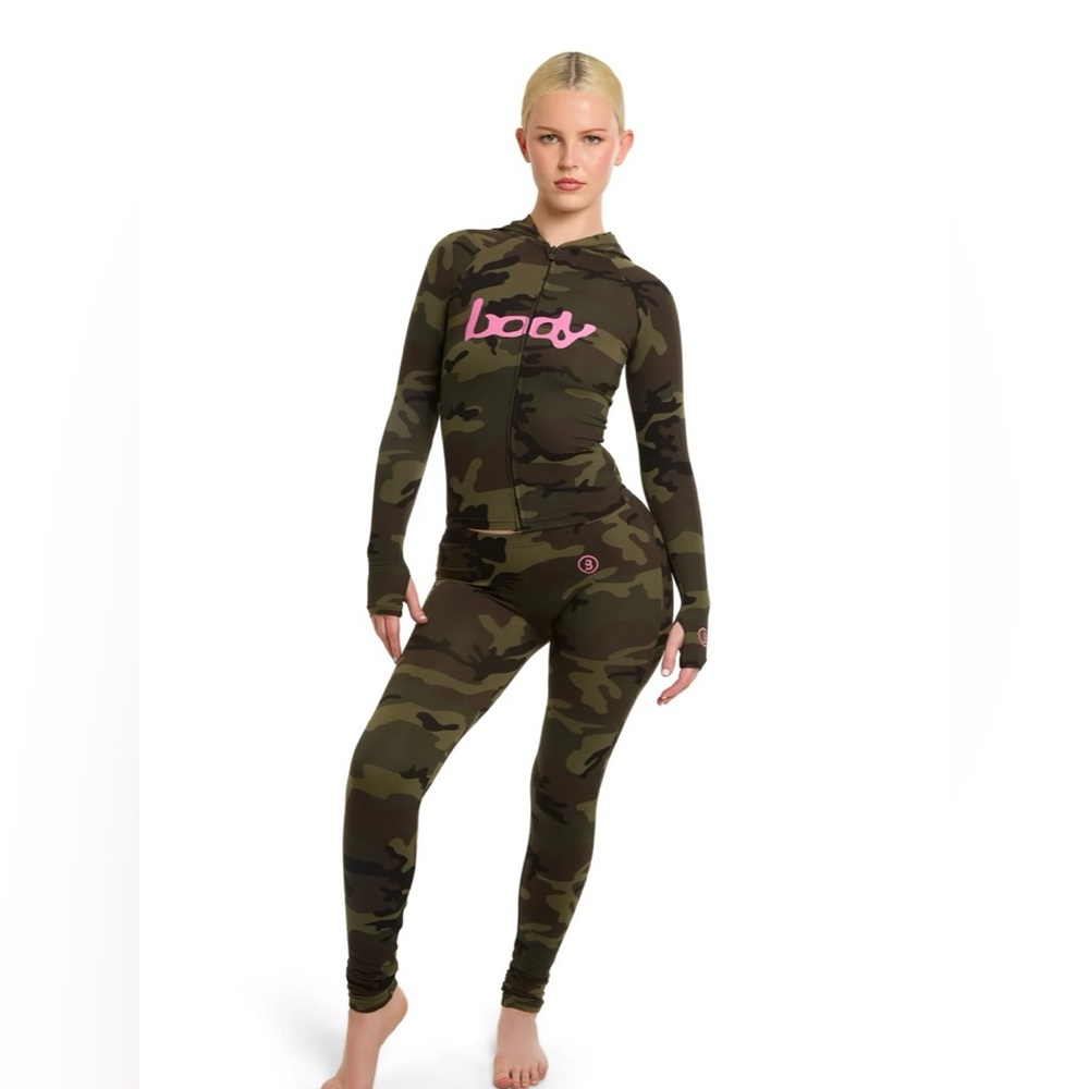 Body by Raven - Basics 2.0 Leggings (Camo/ Pink) 2X - Never Worn